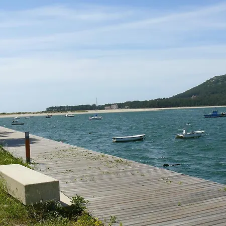 مكان تخييم Parque De Campismo Orbitur كامينيا