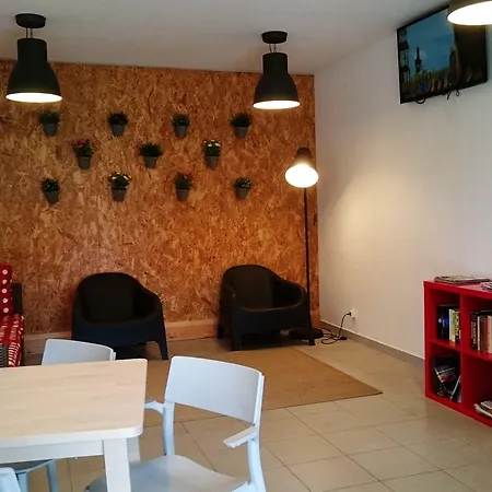مكان تخييم Parque De Campismo Orbitur كامينيا