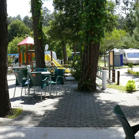 مكان تخييم Parque De Campismo Orbitur كامينيا